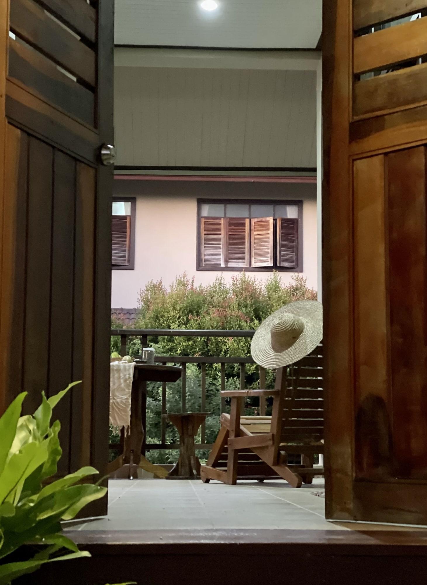 Lantala Residence Takua Thung Екстериор снимка