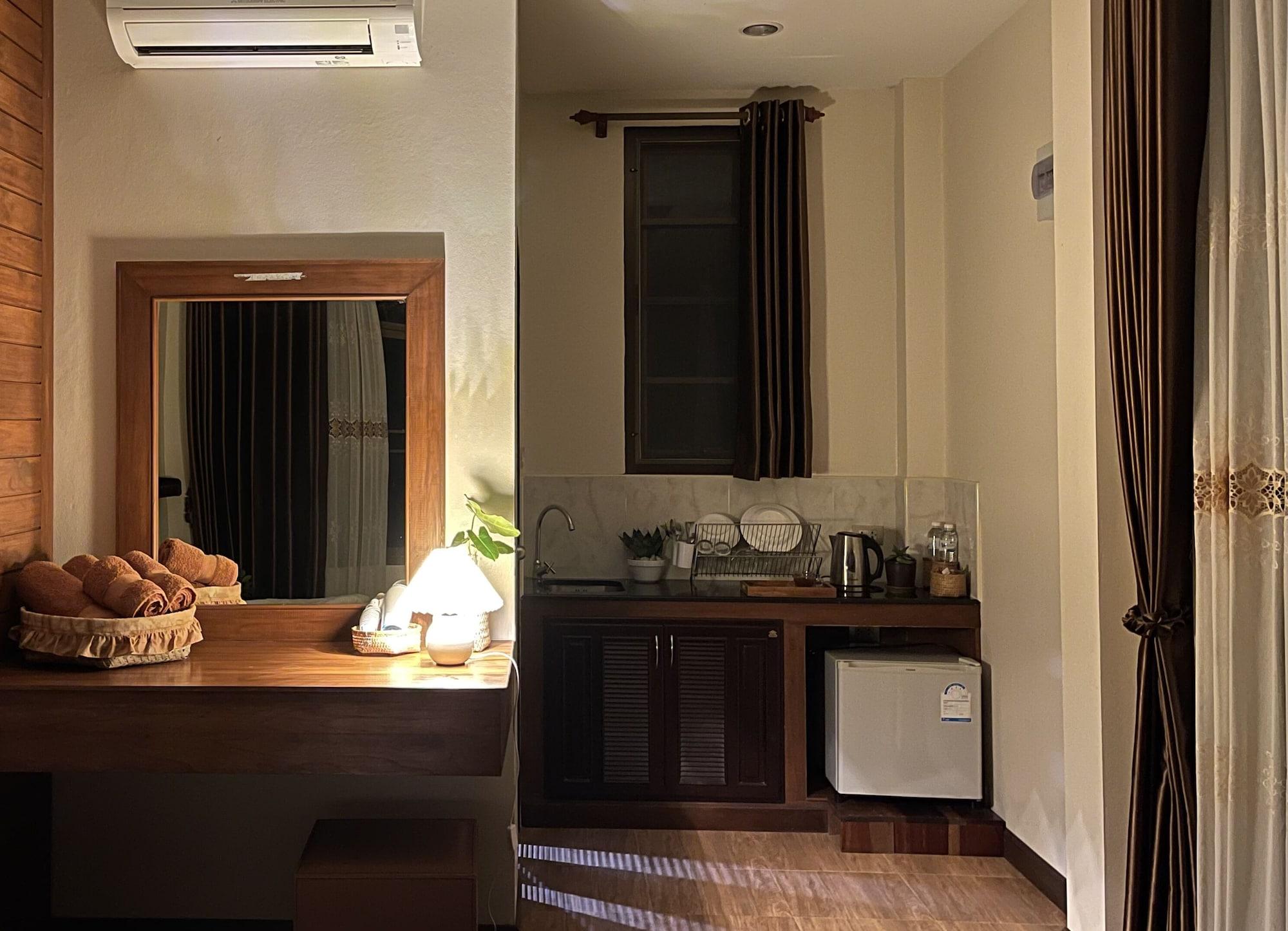 Lantala Residence Takua Thung Екстериор снимка