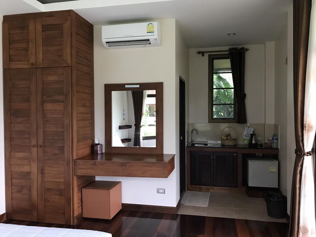 Lantala Residence Takua Thung Екстериор снимка